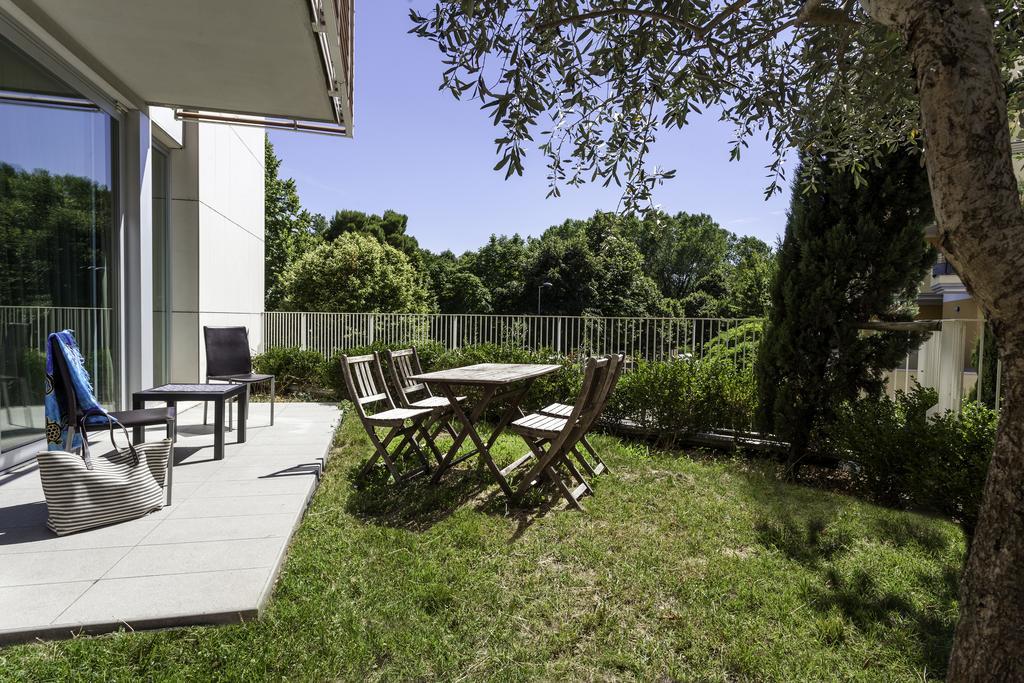 Residence Delfina Rimini Exteriör bild