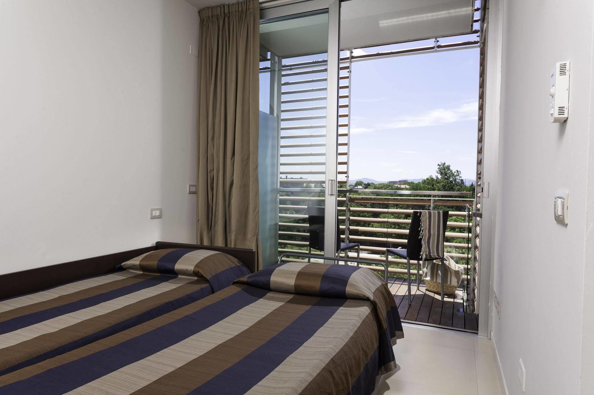 Residence Delfina Rimini Exteriör bild
