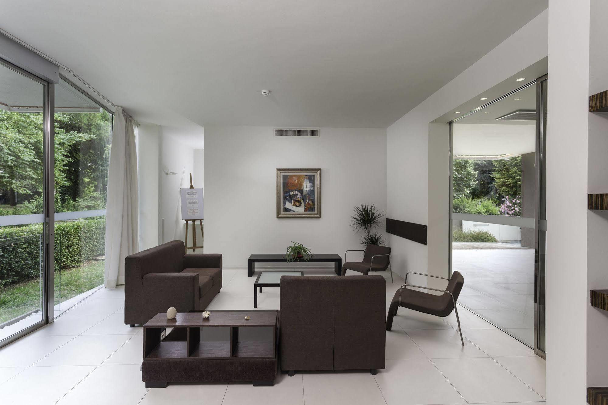 Residence Delfina Rimini Exteriör bild